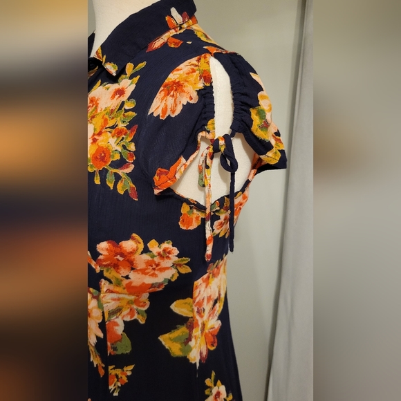 Dress - Picture 10 of 11